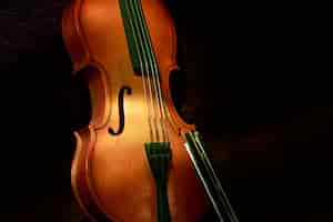 Free photo closeup shot of a violin on with a dark background