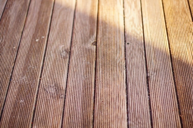 Free photo closeup shot of a wooden bench