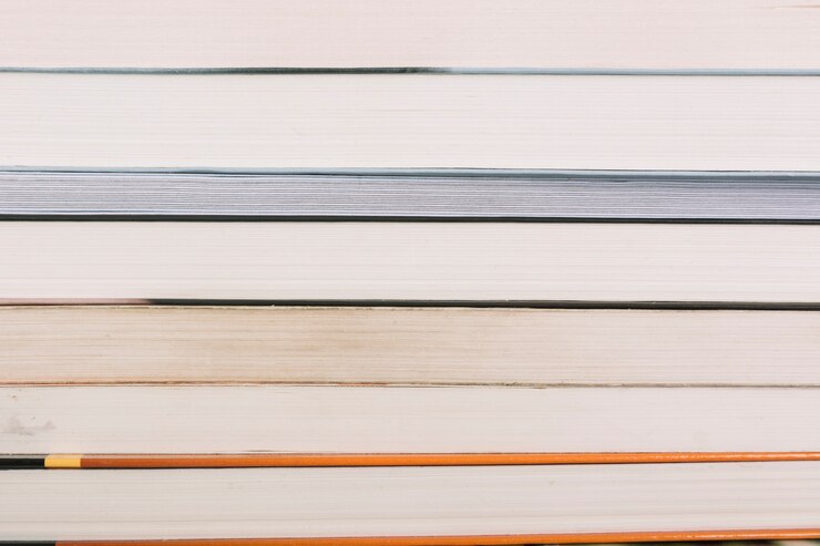 ฟรี Photo closeup stack of books