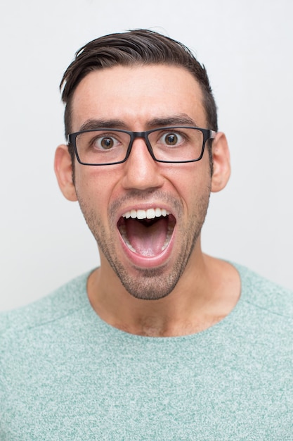 Free photo closeup of stressed young man shouting loud