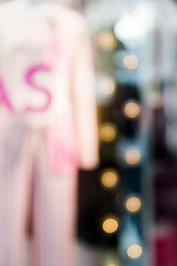 Free Photo clothing store with blurred efecto