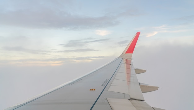 Foto gratuita nuvola velocità di volo altitudine tempo