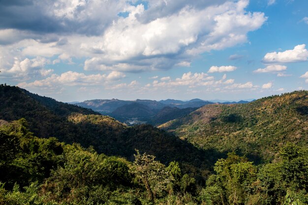 曇りの青い空Beauyiful Scene with Mountain