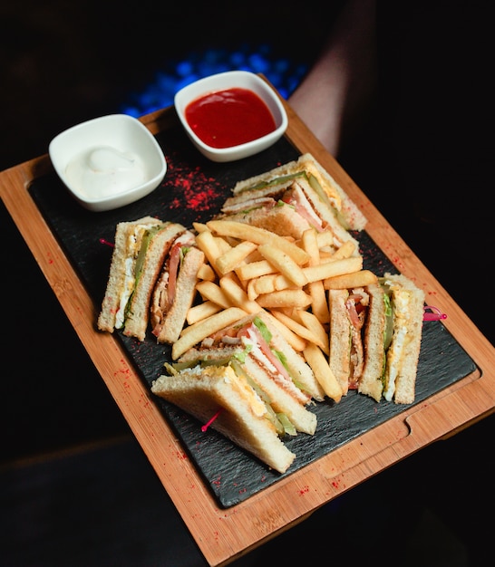 Free photo club sandwich served with french fries