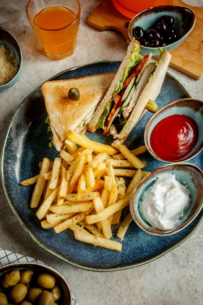 Club sandwich with potatoes