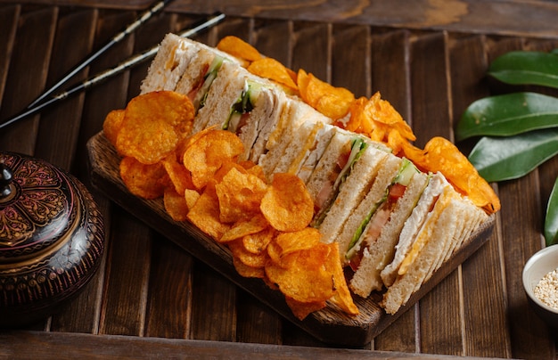 Club sandwiches with chips in a narrow plate