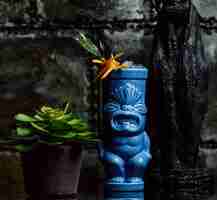 Free photo cocktail garnished with orange in blue cocktail mug