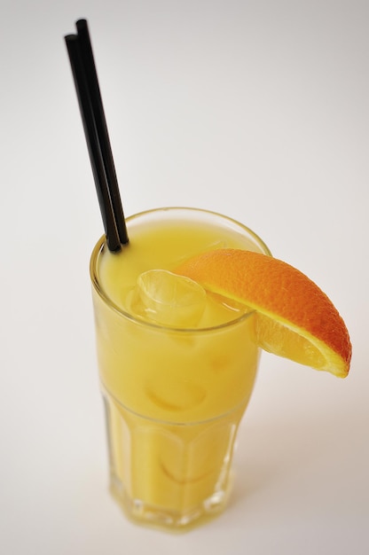 Free photo cocktail vikrutka vodka juice isolated on a white background