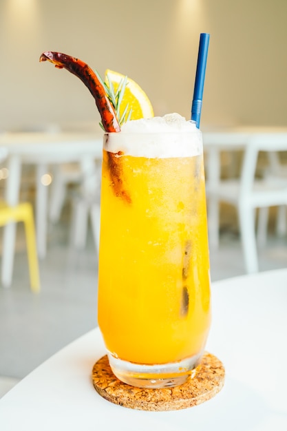 Cocktails with lemon