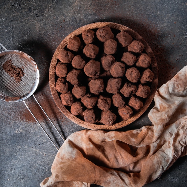 Cocoa balls in a wooden plate with sieve