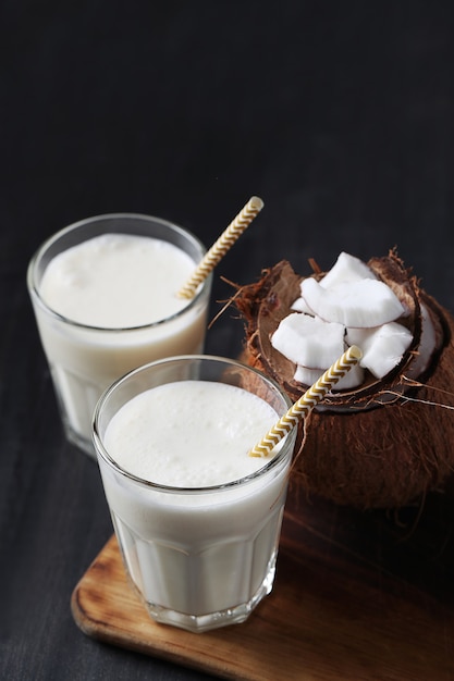 Free photo coconut cocktail with straw. tropical drink