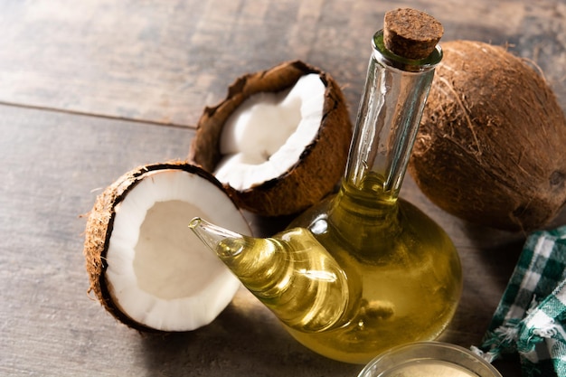 Free photo coconut oil on wooden table