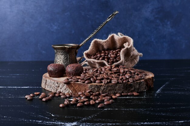 Coffee beans on black background in the rustic parcel.