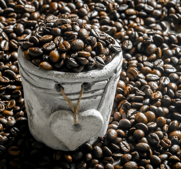 항아리에 커피 콩