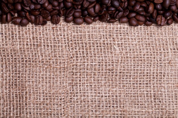 布の袋にコーヒー豆