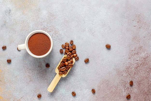 Free photo coffee beans and ground powder.