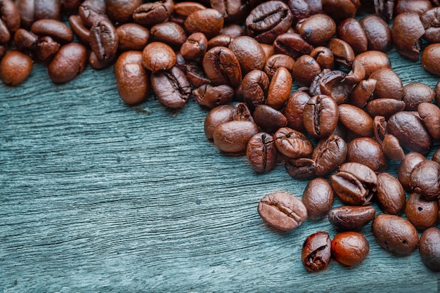 木製​の​床​の​コーヒー​豆