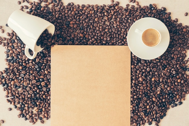 Free photo coffee concept with blank cardboard