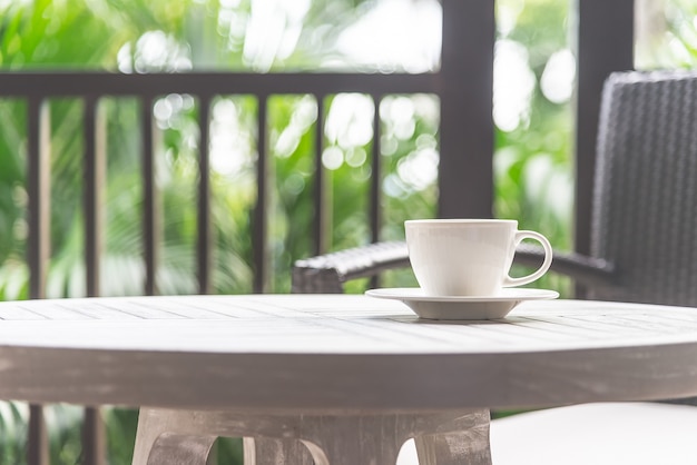 Foto gratuita tazza di caffè all'aperto