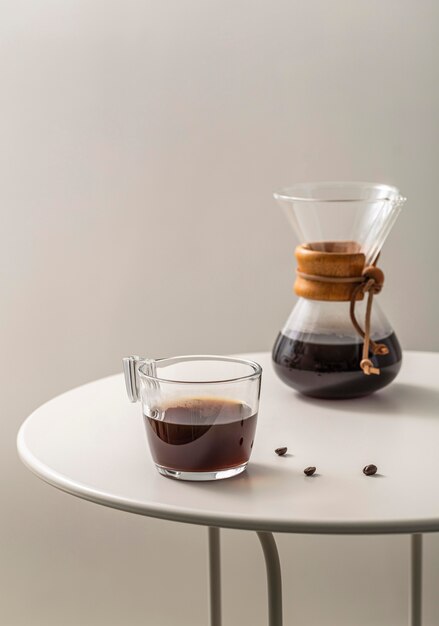 Чашка кофе с химексом на столе