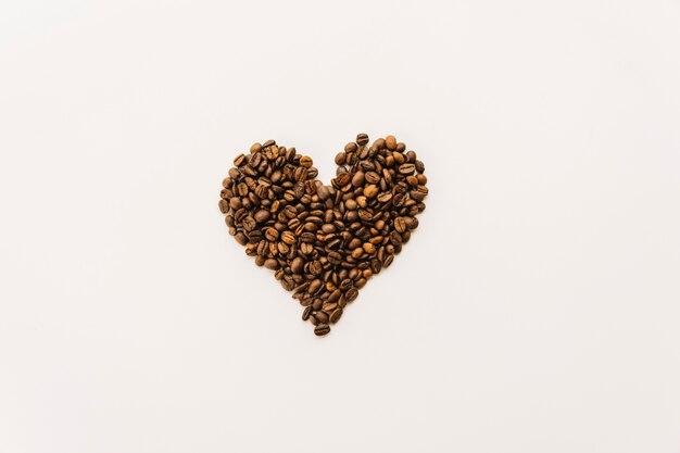 Кофейные зерна в форме сердца