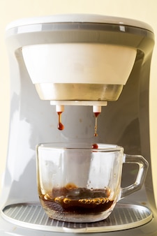 커피 메이커 기계 만드는 커피