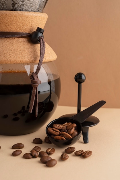テーブルの上のコーヒーメーカーのマシン