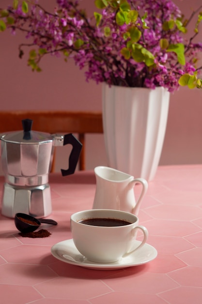 Foto gratuita concetto di preparazione del caffè ancora in vita