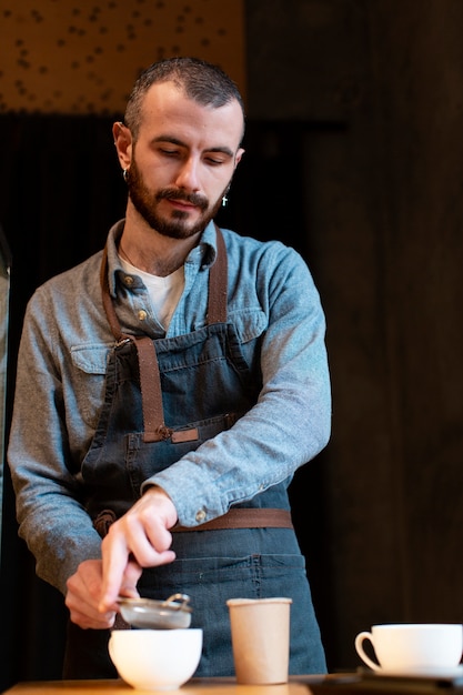 Free photo coffee shop employee with apron