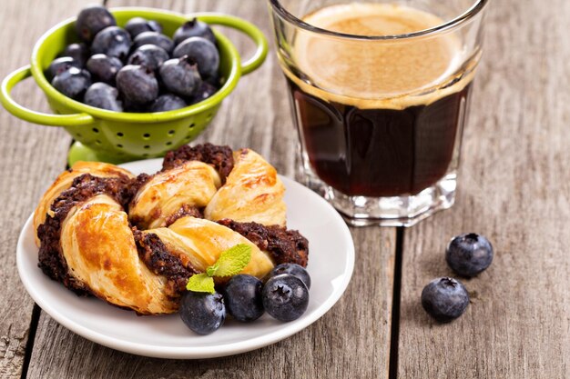 Coffee with fresh blueberries