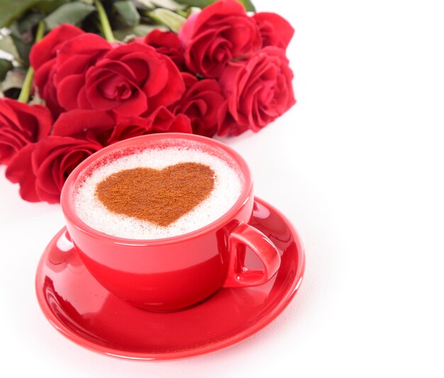 Валентина кофе с розами на белом фоне
