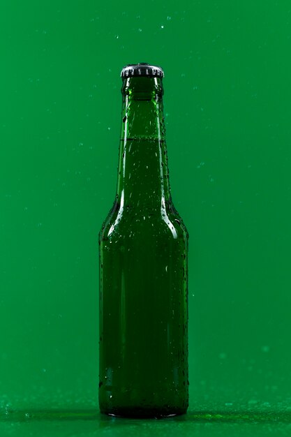 ビールの冷たいボトル