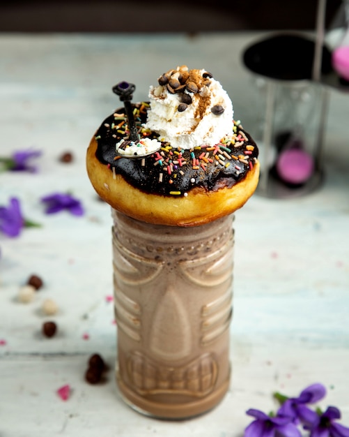 Free photo cold coffee with creamy donut