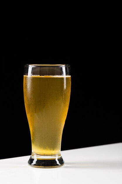 ビールの冷たいガラス