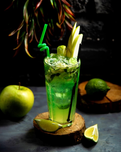 Cold lime and apple drink