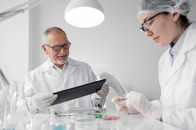 Free photo colleagues in laboratory doing experiments