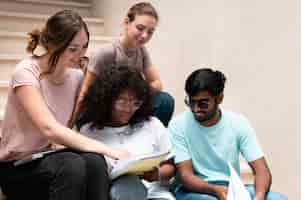 Free photo colleagues studying together for a college exam