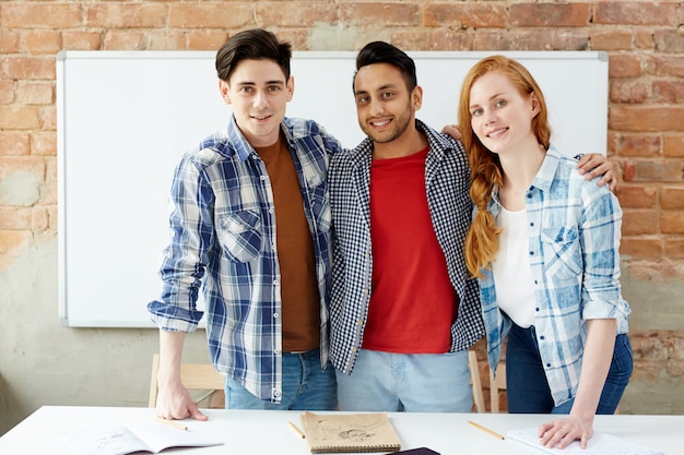 Foto gratuita amici del college