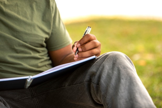 Free photo college students cramming outdoor