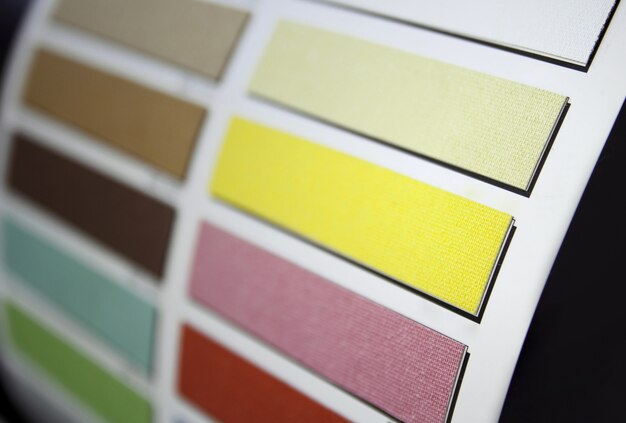 Образцы образцов цветной ткани