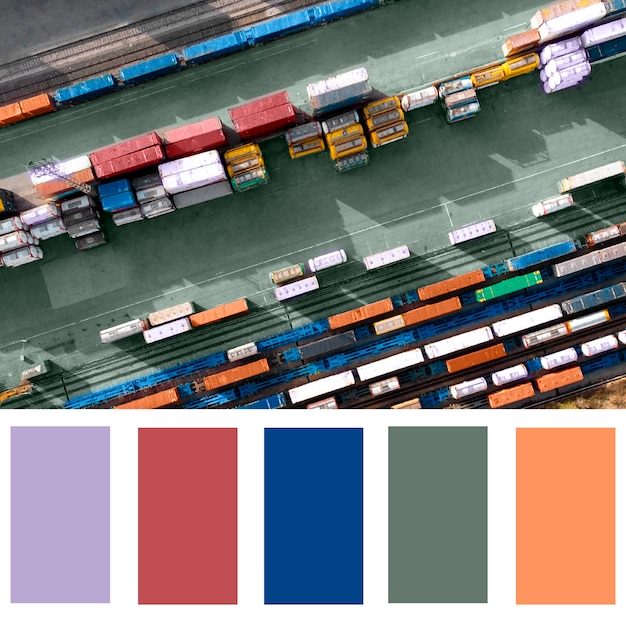 Foto gratuita campione di colore sui container portuali