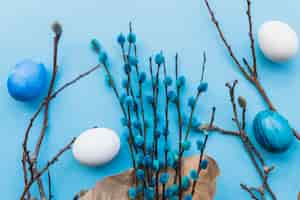 無料写真 着色された卵と柳の枝