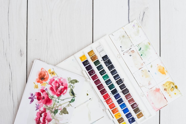 Free photo colorful artist concept with watercolor elements