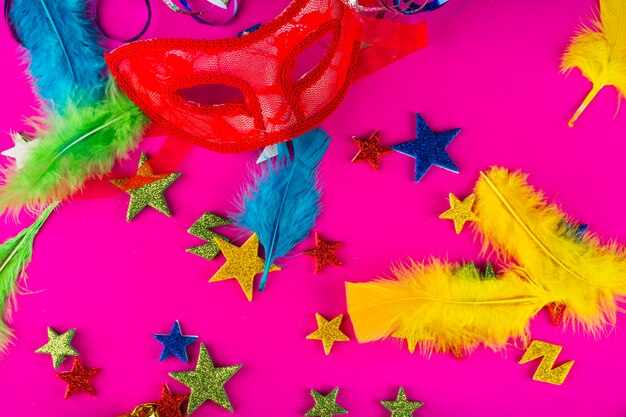 Цветная карнавальная композиция с масками