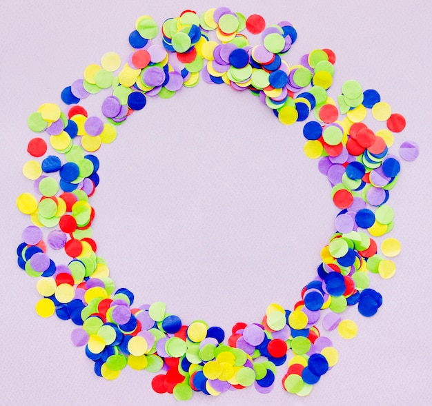 Free photo colorful confetti round frame