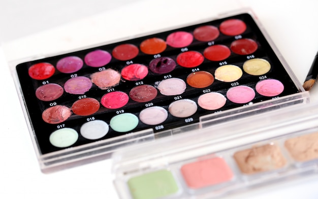 Free photo colorful cosmetic powders