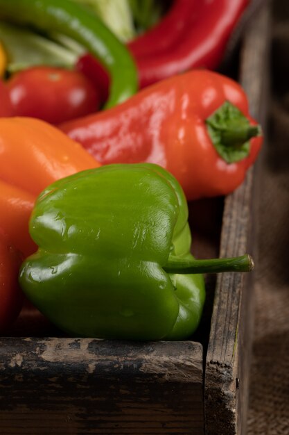 Free photo colorful fresh bell peppers in a tray.