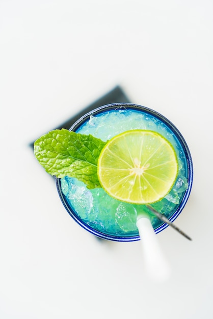 Free photo colorful lemon mocktail