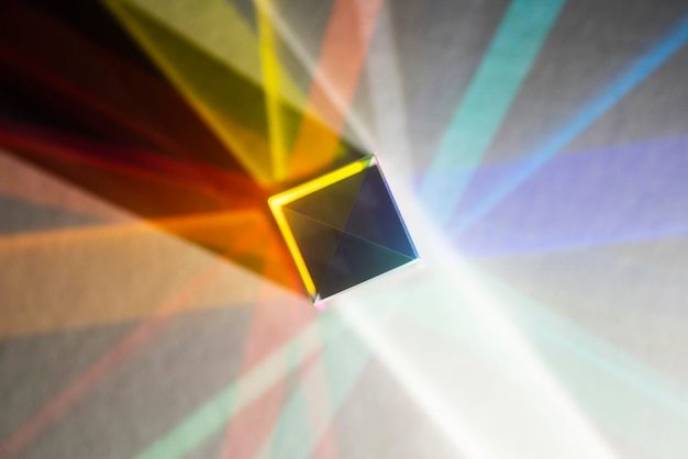 Riflessione di prismi di luce colorata