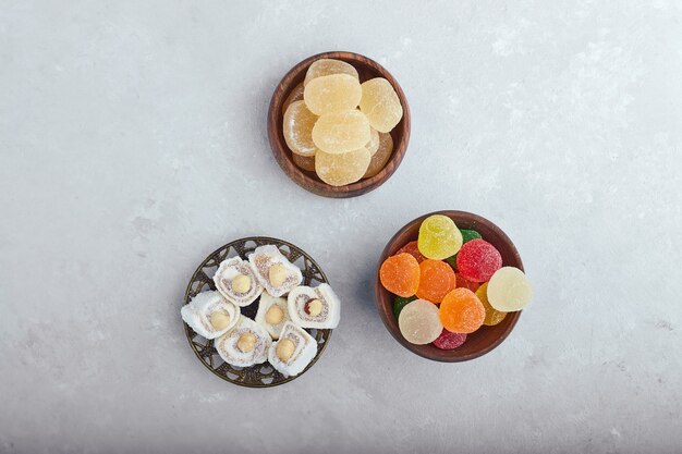 Colorful marmelade delights in wooden bowles, top view. 